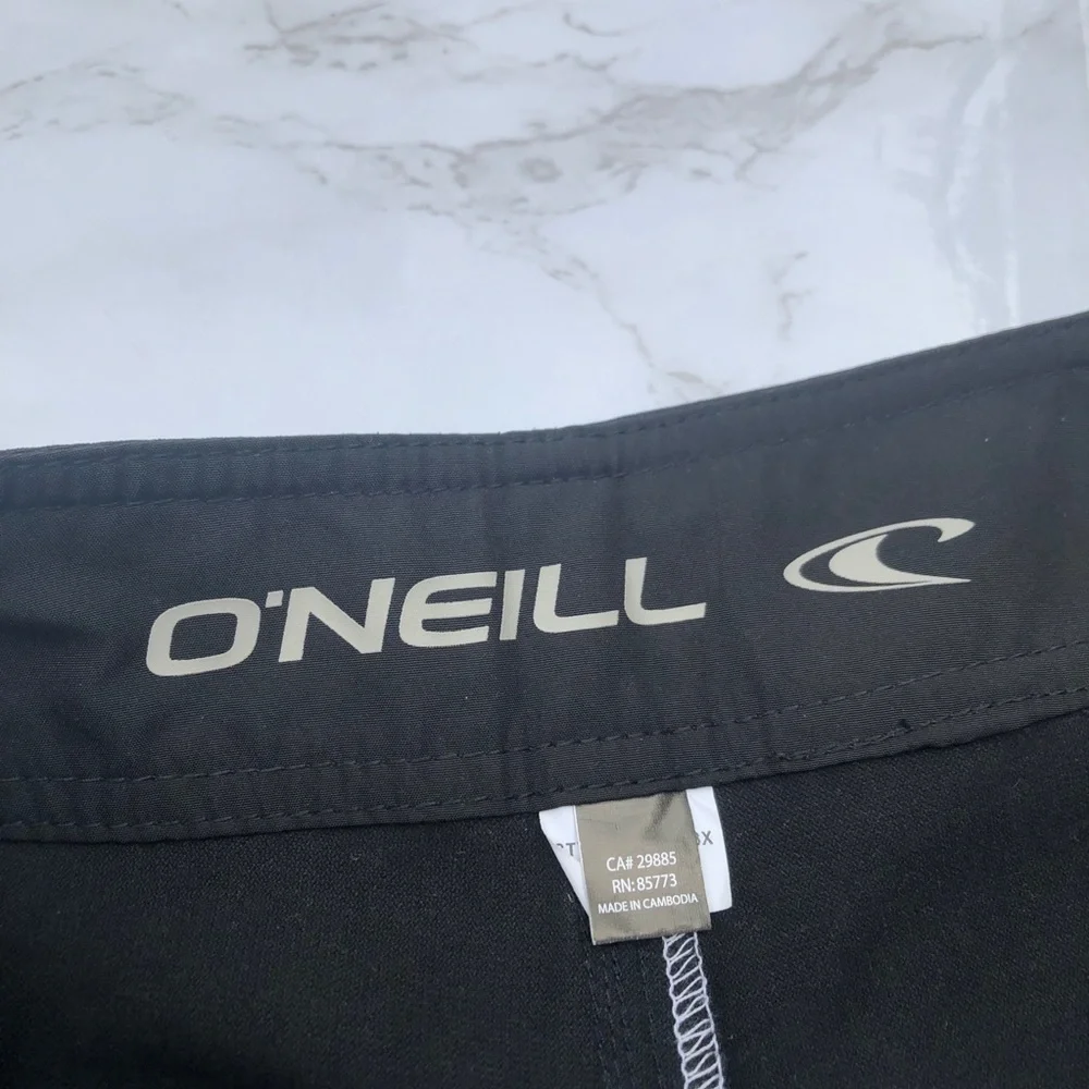 O’neill black and plaid men’s swim board shorts size 28